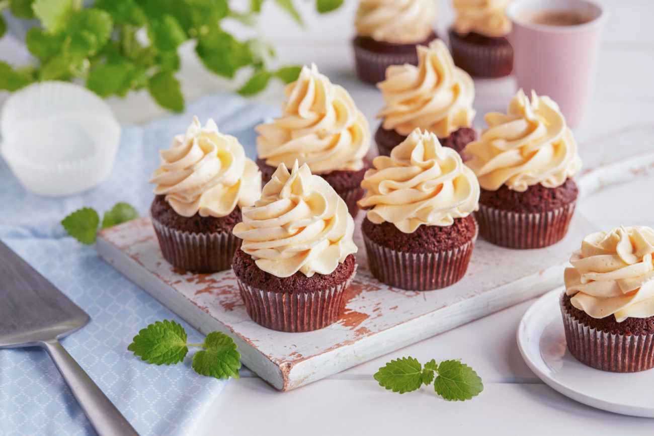 Enkel melisglasur perfekt til muffins, kaker og bakst Melange