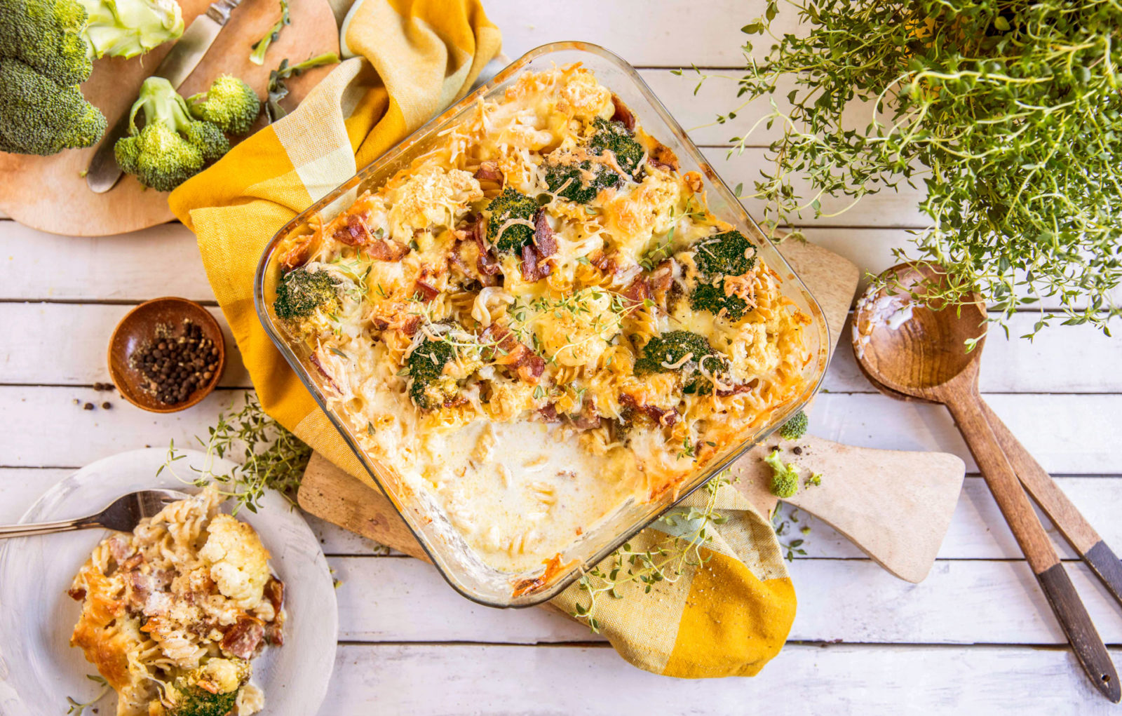 Kremet brokkoligrateng med bacon og pasta