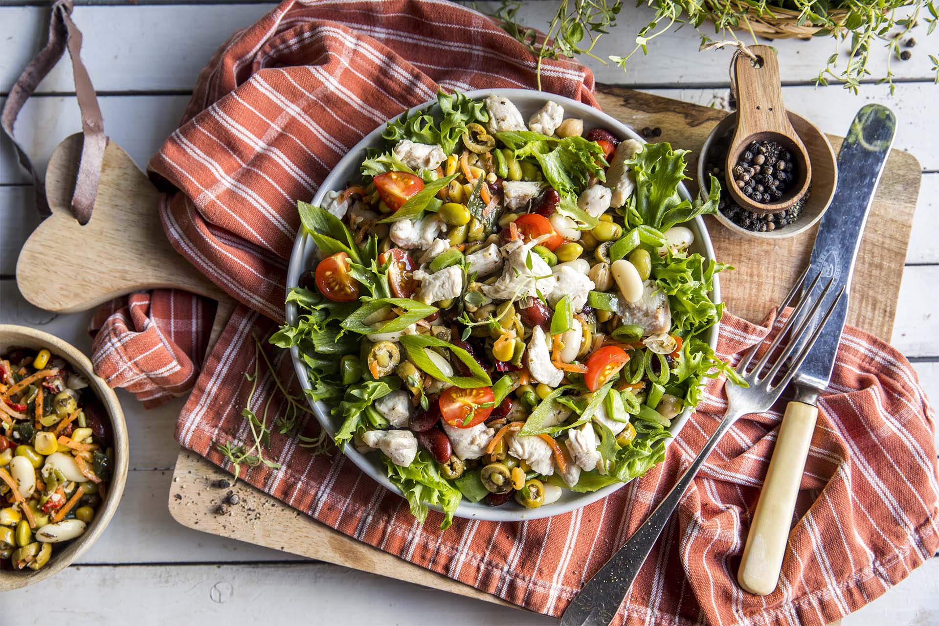 Kyllingsalat med bønner og oliven