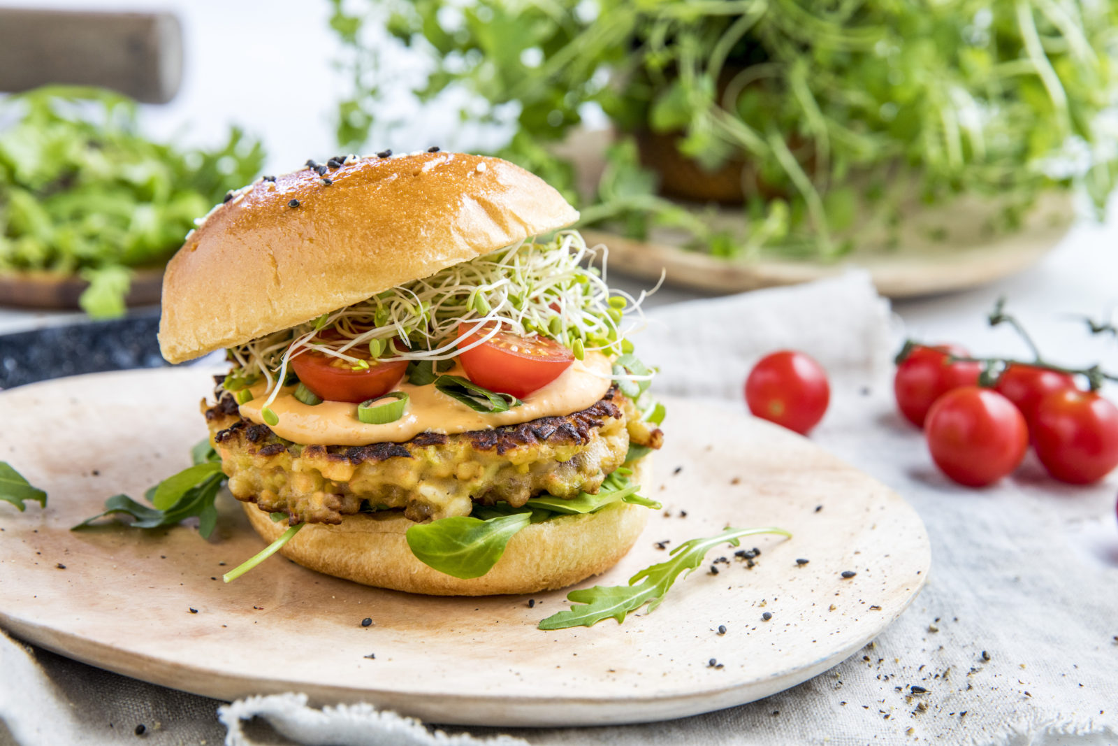 Vegetarburger av bygg og linser