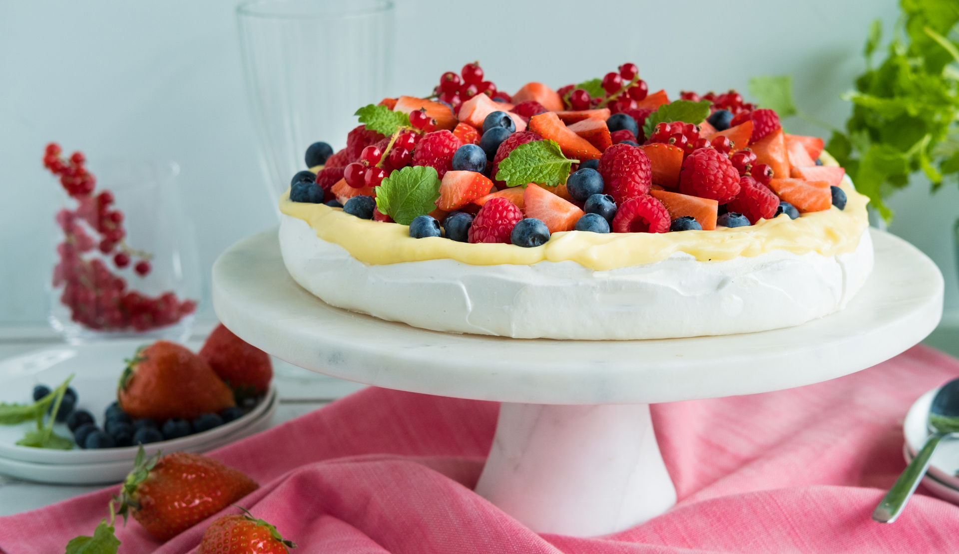 Pavlova med vaniljekrem og bær