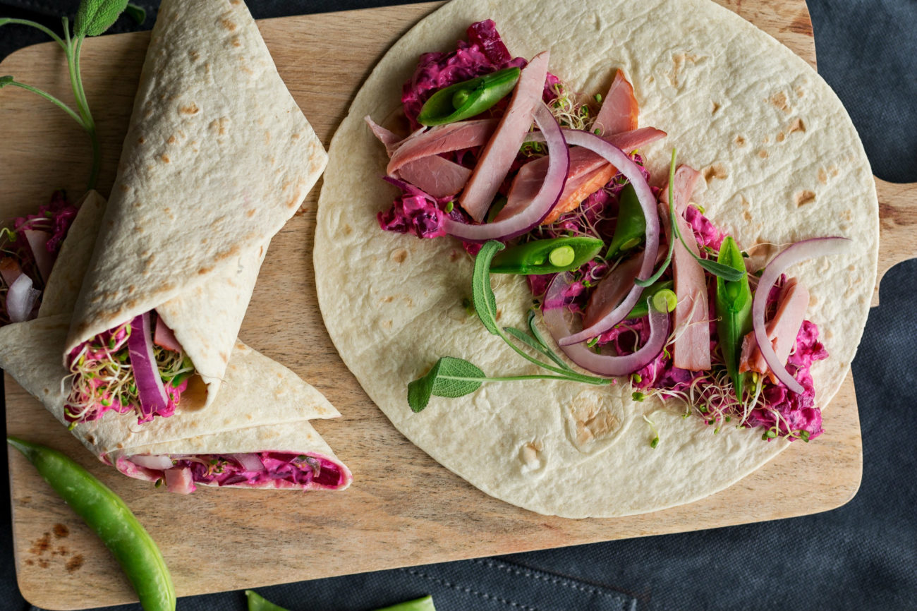 Julewrap med skinke og rødbetsalat