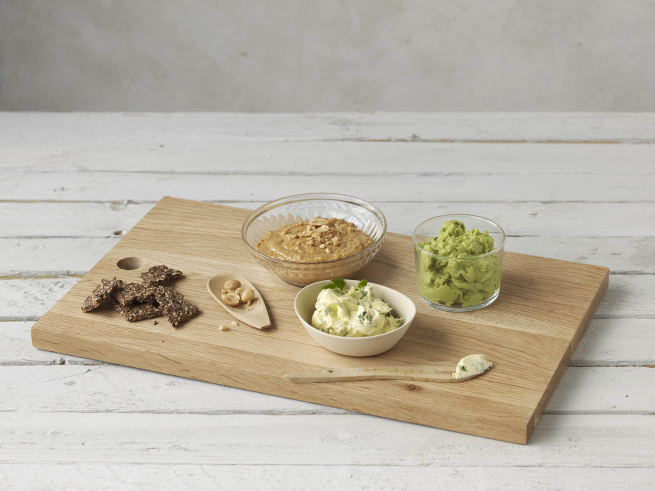 Peanøttsmør, avokadopålegg og urtesmør