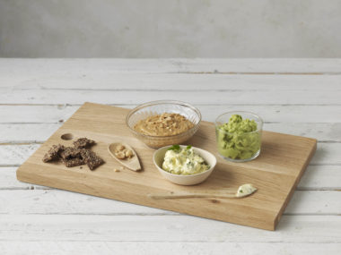 Peanøttsmør, avokadopålegg og urtesmør
