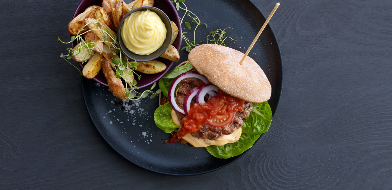 Hamburger og chips