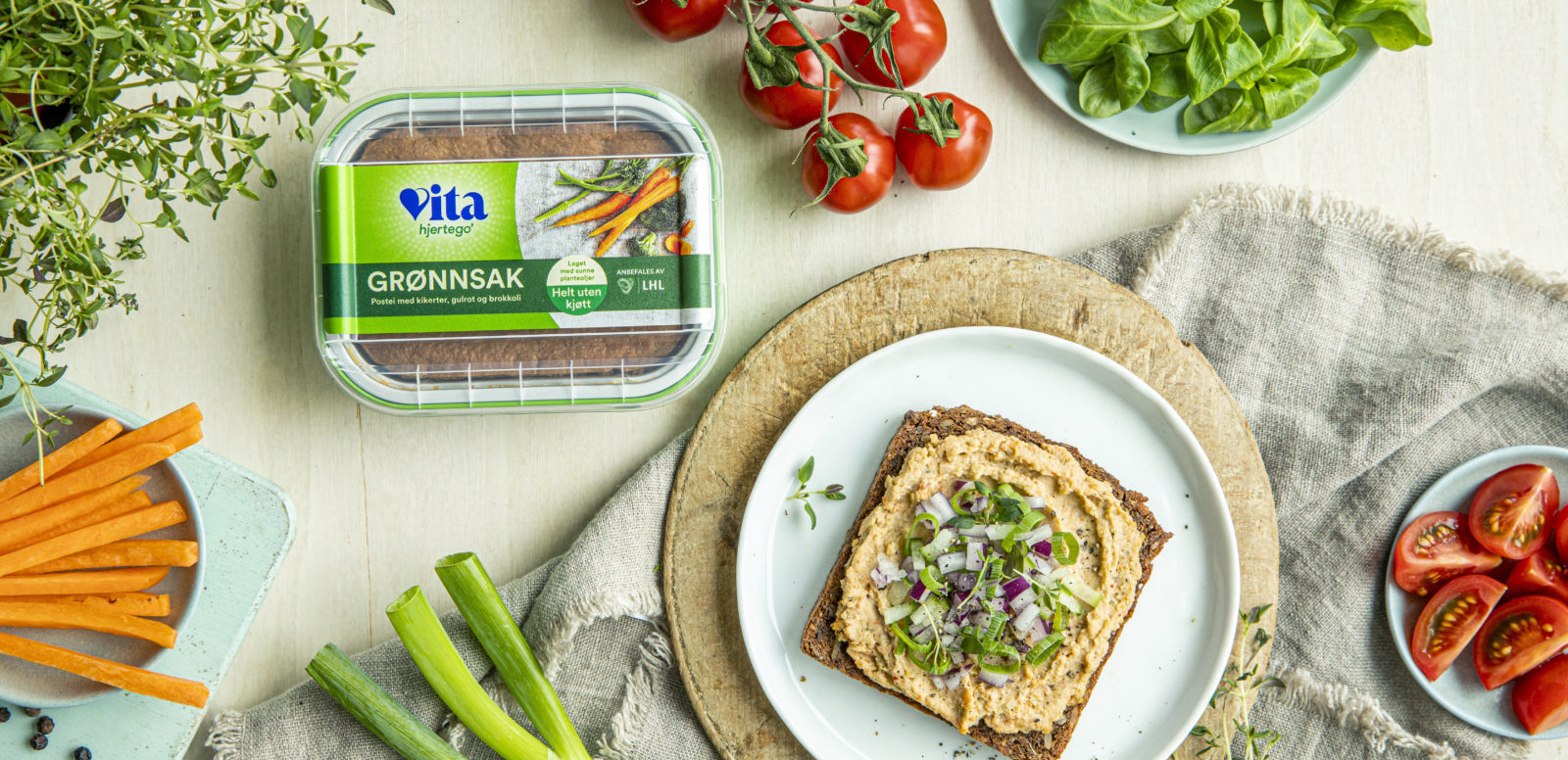 Vita hjertego brødskive og grønnsaker